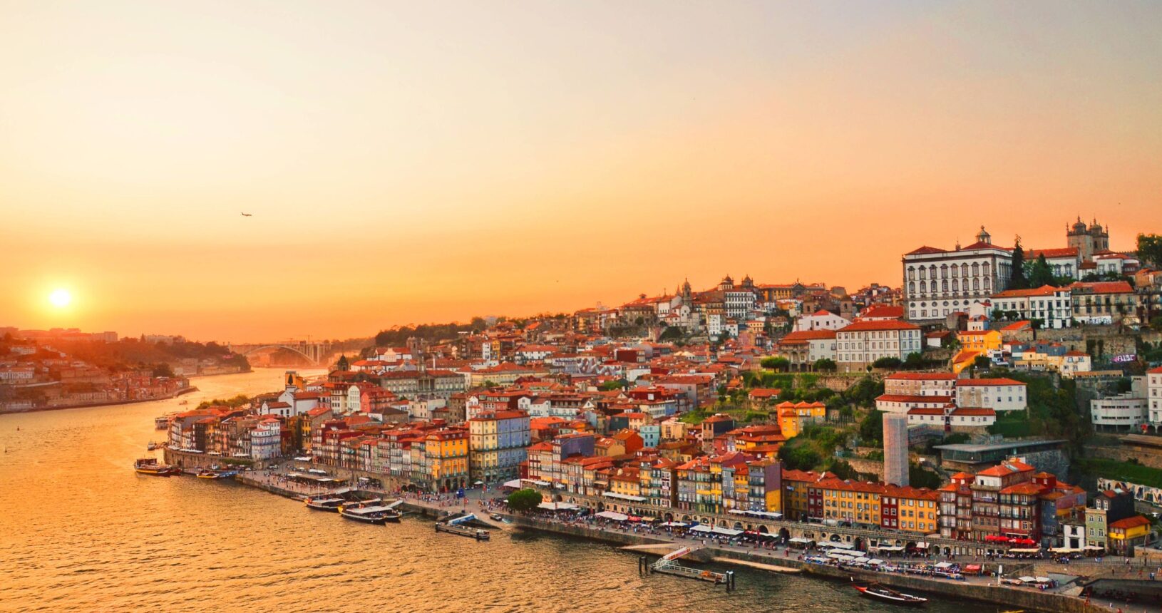 Golden Hour Real Estate e Seadouro: Uma Parceria com a Melhor Vista de Gaia