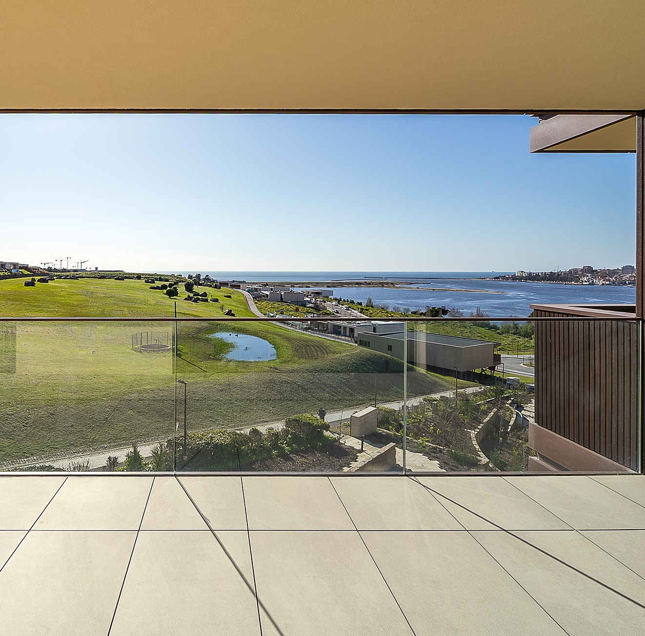 Golden Hour Real Estate: A Consolidação da Especialização e do Luxo no Mercado de Gaia